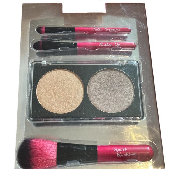 Circus by Sam Edelman 2 High Intensity Eyeshadows & 3 Cosmetic Brushes Kit - Picture 4 of 6